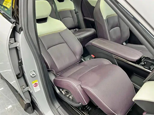 Mazda EZ-60 — Фото автомобиля 27