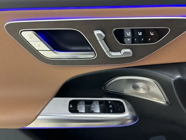 Mercedes-Benz E-Class — Фото автомобиля 20