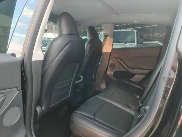 Tesla Model Y — Фото автомобиля 6