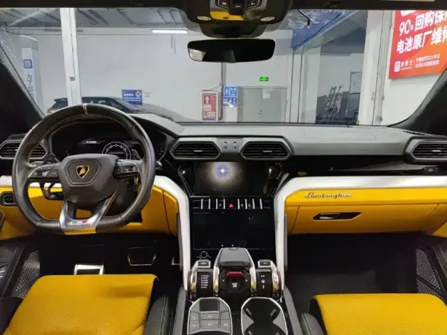 Lamborghini Urus — Фото автомобиля 2