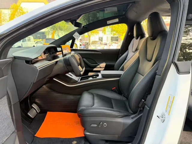 Tesla Model X — Фото автомобиля 7