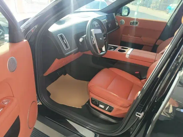 Li Auto L7 — Фото автомобиля 15