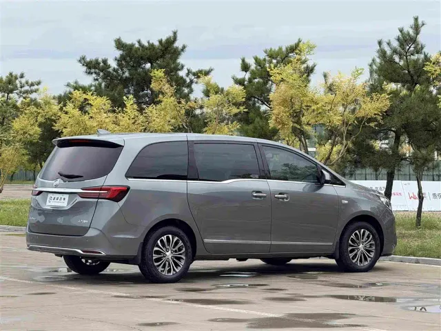 Buick GL8 — Фото автомобиля 27