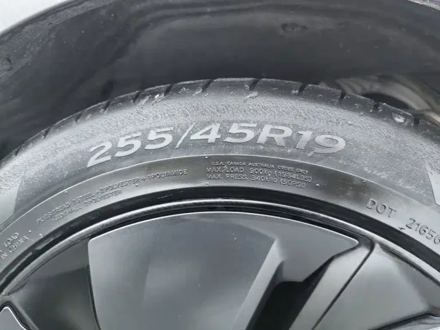 Tesla Model Y — Фото автомобиля 24