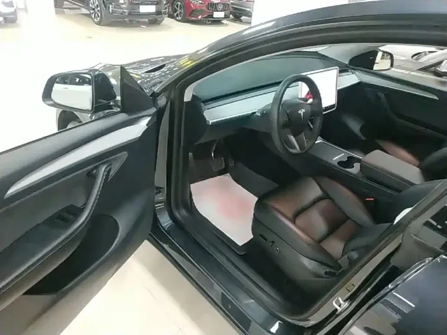 Tesla Model Y — Фото автомобиля 15