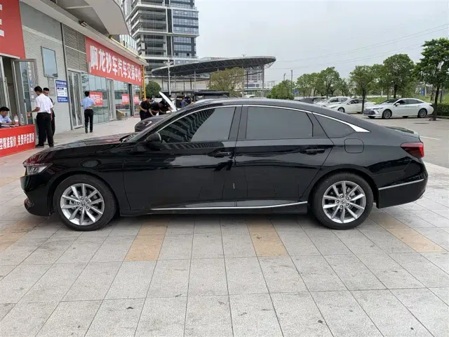 Honda Accord — Фото автомобиля 3
