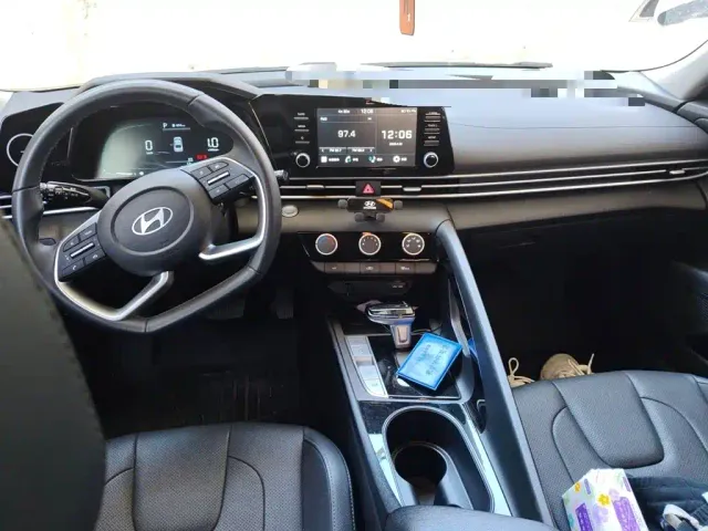 Hyundai Elantra — Фото автомобиля 12