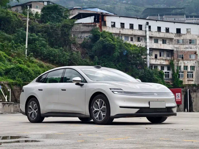 Changan Qiyuan A06 — Фото автомобиля 3