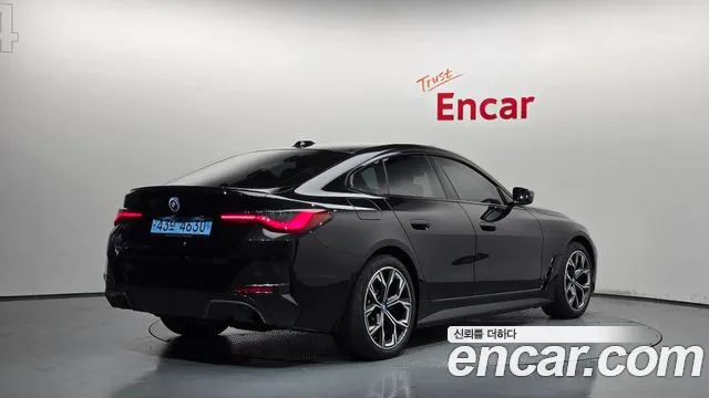BMW i4 — Фото автомобиля 2