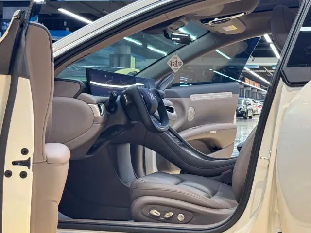 IM Motors L6 — Фото автомобиля 6