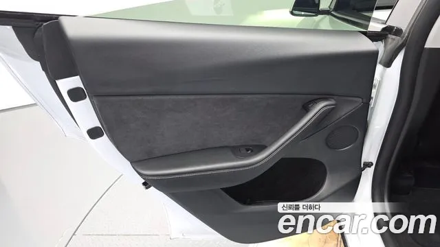 Tesla Model Y — Фото автомобиля 14