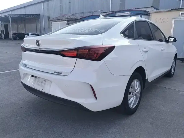 Changan Eado — Фото автомобиля 6