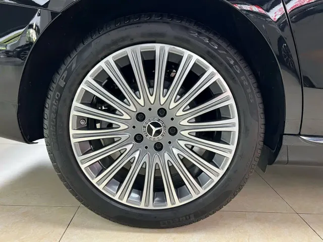 Mercedes-Benz E-Class — Фото автомобиля 29