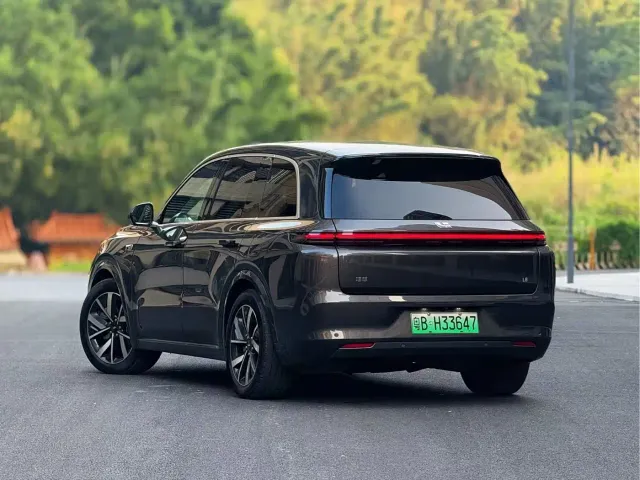 Li Auto L8 — Фото автомобиля 2