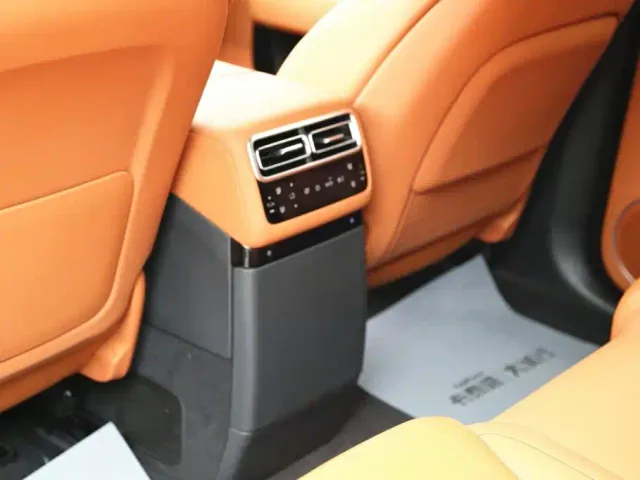 Li Auto L7 — Фото автомобиля 19