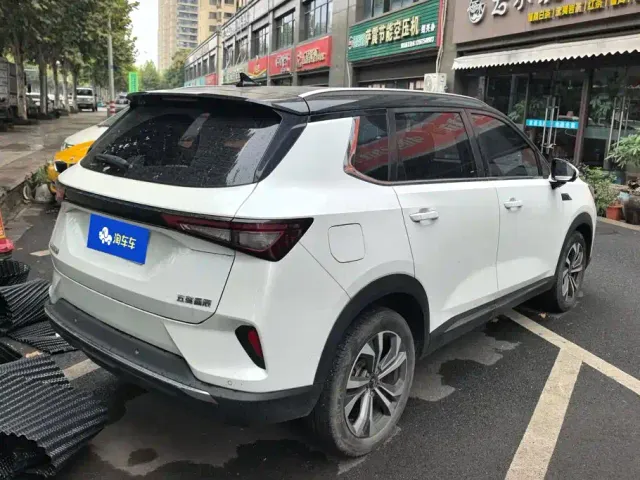 Wuling Asta — Фото автомобиля 3