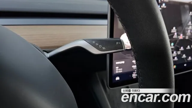 Tesla Model Y — Фото автомобиля 12