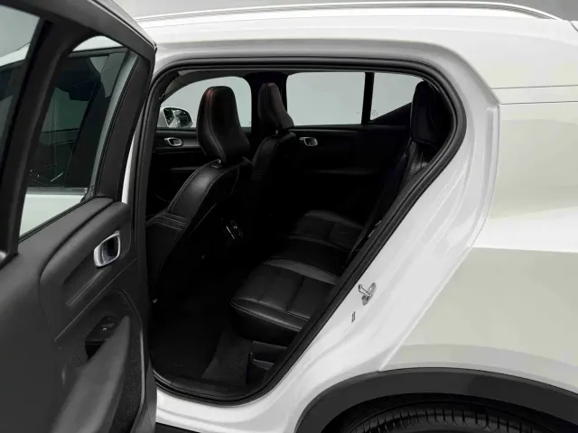 Volvo XC40 — Фото автомобиля 18