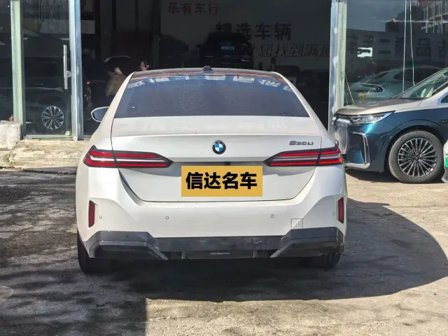 BMW 5 Series — Фото автомобиля 11