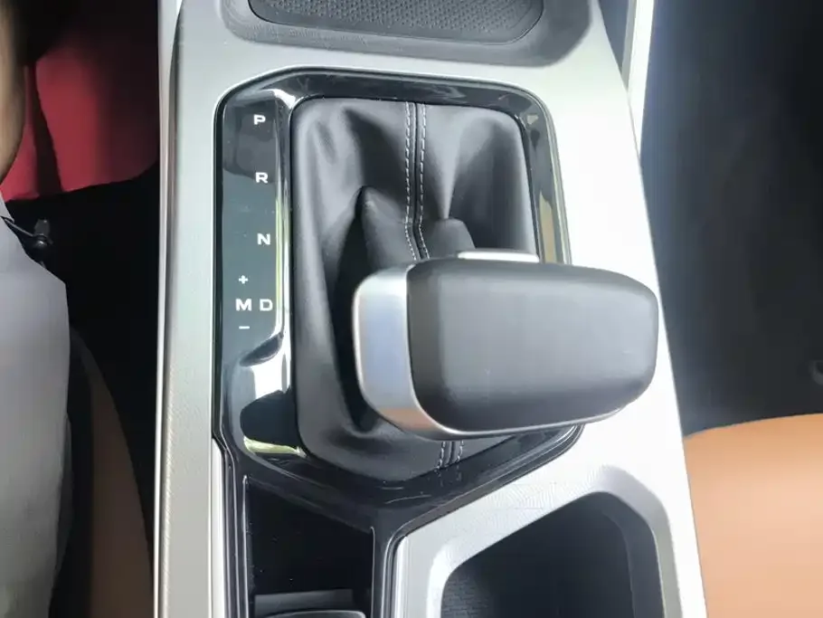 Geely Emgrand 2025 4th Gen 1.5L CVT Flagship — Фото автомобиля 16