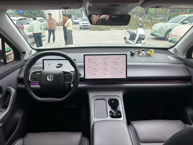 Leapmotor C10 — Фото автомобиля 6