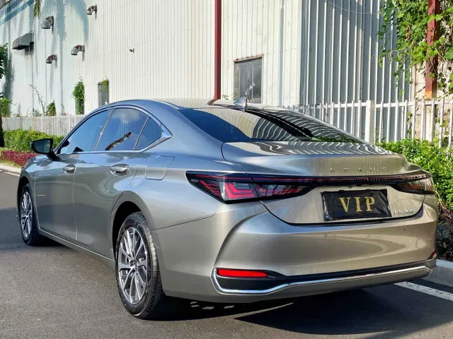 Lexus Lexus ES 2025 200 Ultimate Edition — Фото автомобиля 9