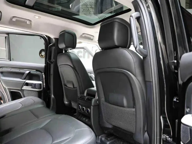 Land Rover Defender — Фото автомобиля 8