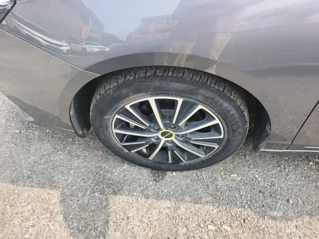 Roewe i5 — Фото автомобиля 22