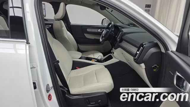 Вольво XC40 B4 Ultimate Bright — Фото автомобиля 11