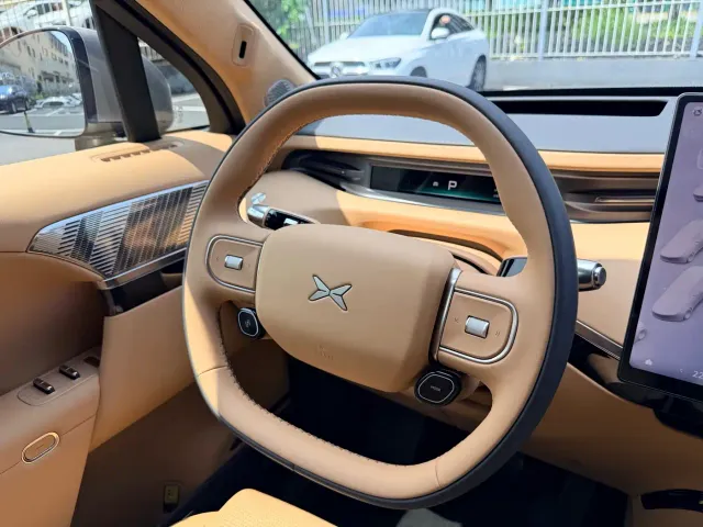 Xpeng GX — Фото автомобиля 16