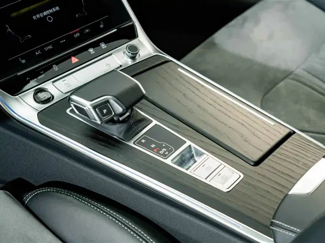 Audi A6L — Фото автомобиля 12