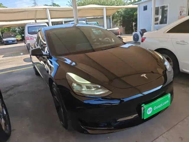 Tesla Model 3 — Фото автомобиля 3