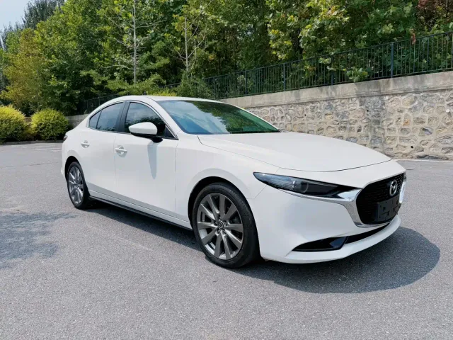 Mazda Axela — Фото автомобиля 3