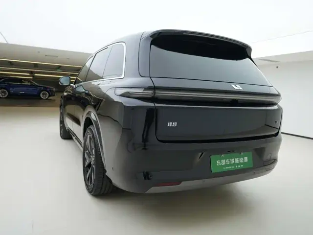Li Auto L8 — Фото автомобиля 4