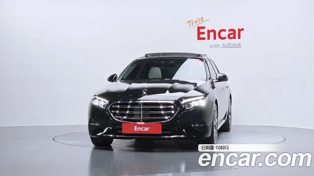 Mercedes-Benz E-Class — Фото автомобиля 3