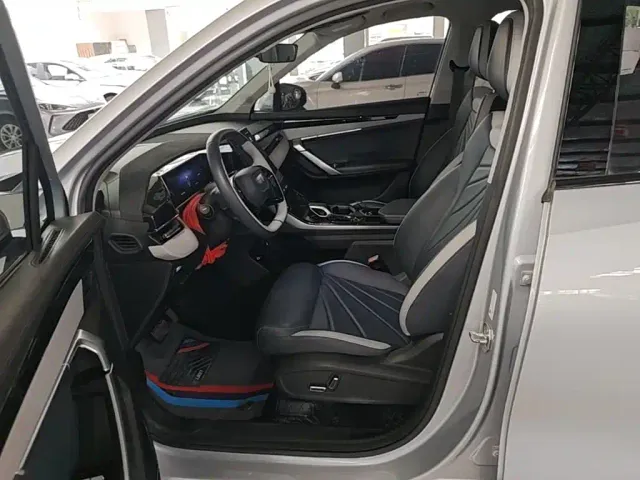 Geely Boyue L 2023 1.5TD DCT Glory Edition — Фото автомобиля 14