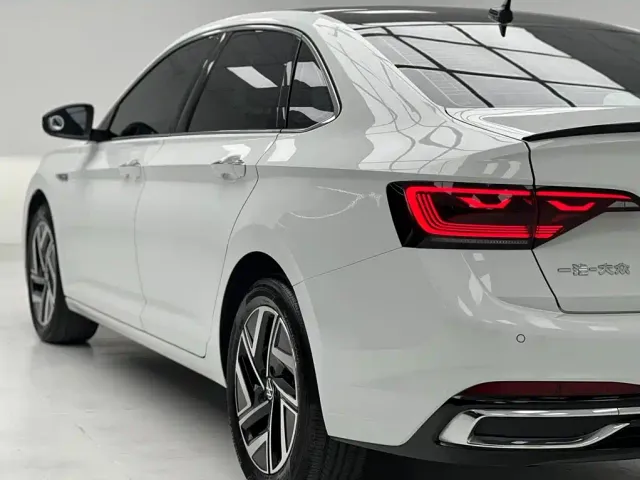 Volkswagen Sagitar — Фото автомобиля 5