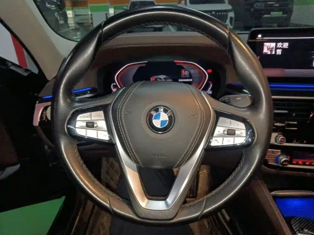 BMW 5 Series — Фото автомобиля 6
