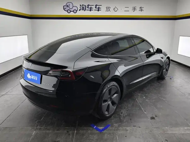 Tesla Model 3 — Фото автомобиля 3