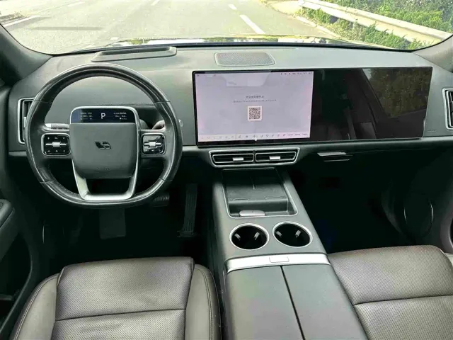 Li Auto L8 — Фото автомобиля 10