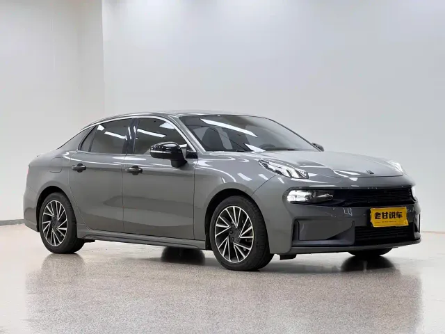 Lynk & Co 03 — Фото автомобиля 4