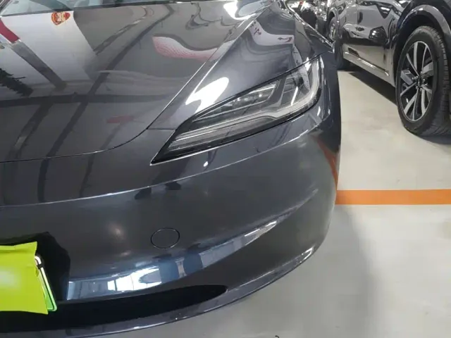 Tesla Model 3 — Фото автомобиля 23