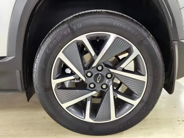 Chevrolet Equinox Plus — Фото автомобиля 14