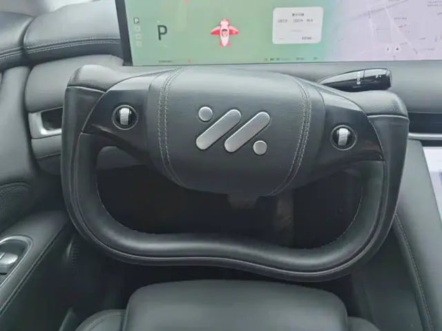 IM Motors LS6 — Фото автомобиля 15