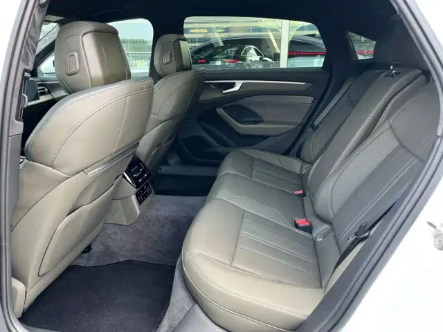 Audi A6L — Фото автомобиля 10