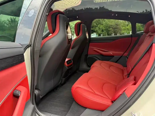 Xiaomi SU7 — Фото автомобиля 5