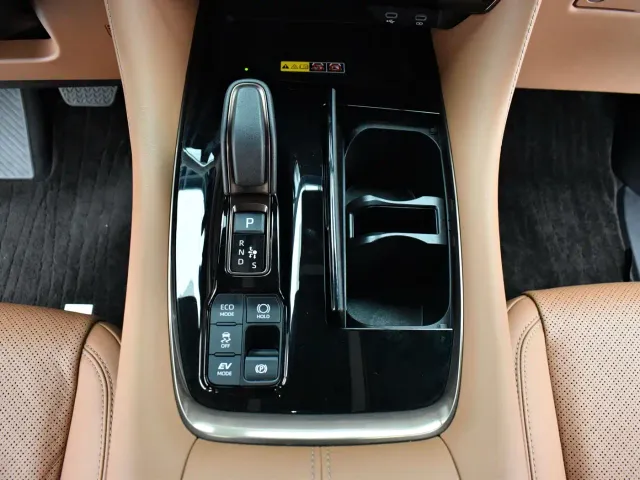 Toyota Alphard — Фото автомобиля 11