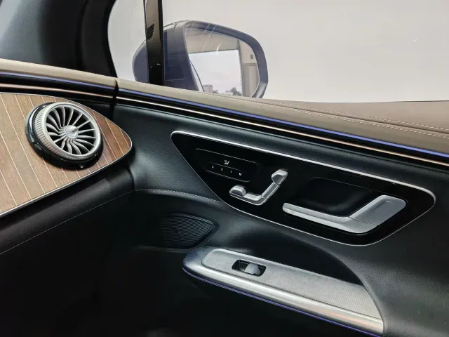 Mercedes-Benz EQE SUV — Фото автомобиля 16