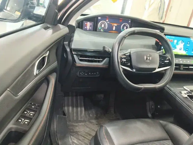Changan UNI-K iDD — Фото автомобиля 15