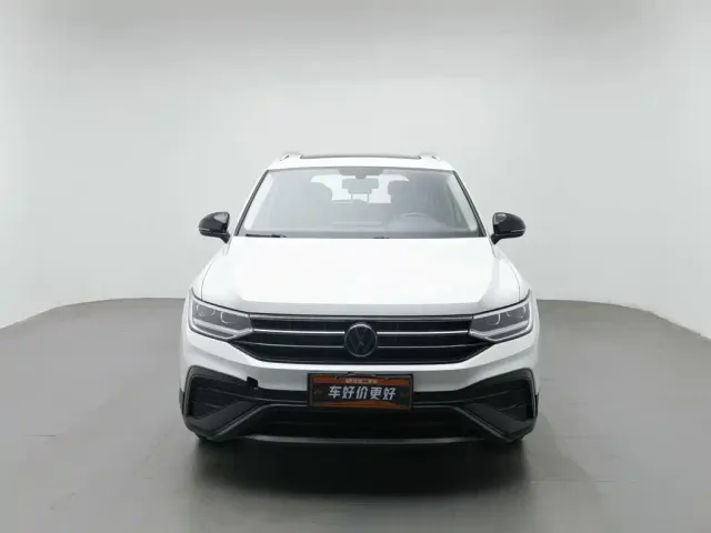 Volkswagen Tiguan L — Фото автомобиля 3